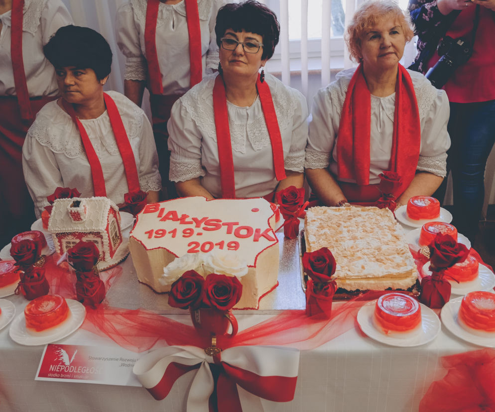 100 lat niepodległości Białymstoku. WOAK świętował na słodki i śpiewająco