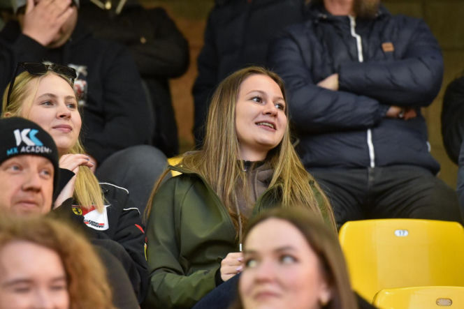 PRES Grupa Dewloperska Toruń - Abramczyk Polonia Bydgoszcz, zdjęcia kibiców i zawodników z pożegnania Adriana Miedzińskiego