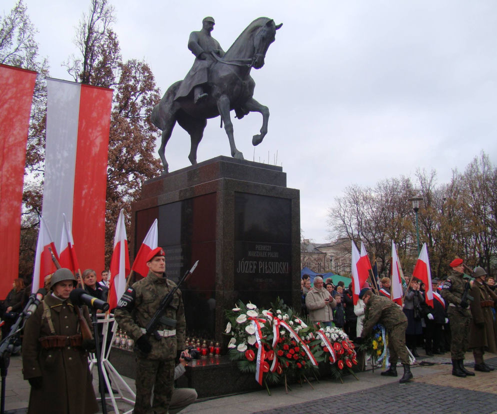 Mieszkańcy mogą pójść na wycieczki historyczne, oglądać pojazdy i grupy rekonstrukcyjne