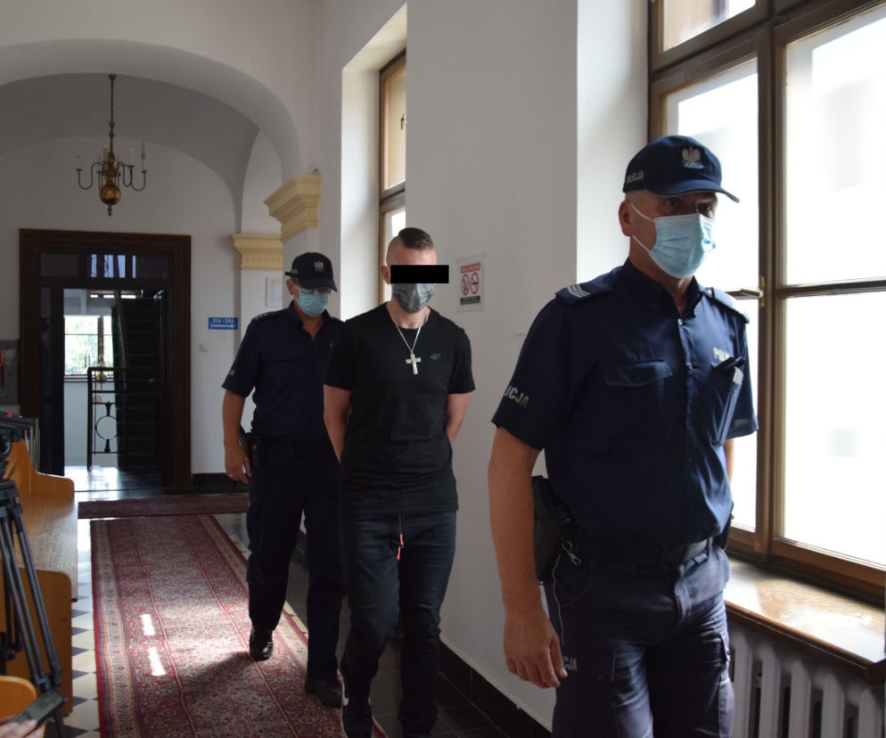 16-latek porżnął małżeństwo w Kosinie. Ruszył proces. Grozi mu 25 lat