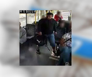 Ten mężczyzna uderzył w tramwaju starszego człowieka!