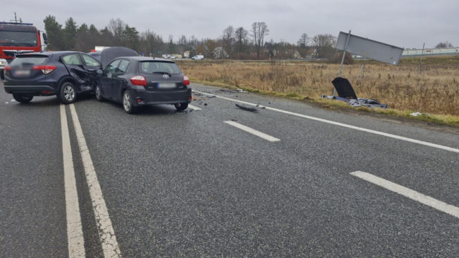 Dramatyczny wypadek na Mazowszu. 18-letni kierowca BMW w szpitalu