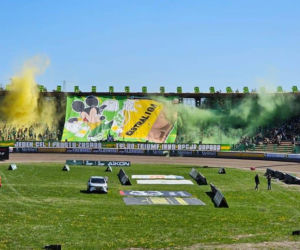Race na stadionach żużlowych