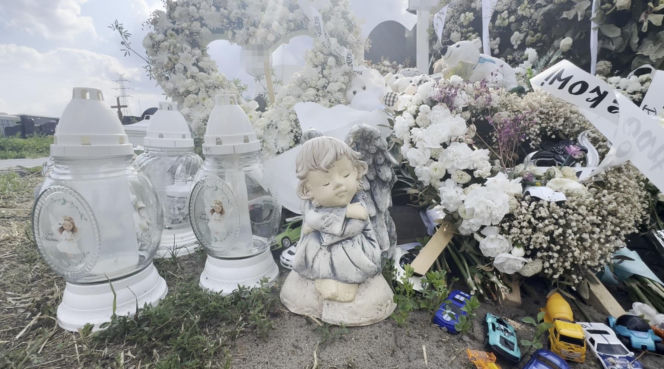 Grób Miłoszka, który zginął w klubie dziecięcym w Ząbkach