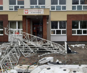 Duże zniszczenia po trąbie powietrznej, sześcioro rannych. Łódzkie liczy straty po wichurze