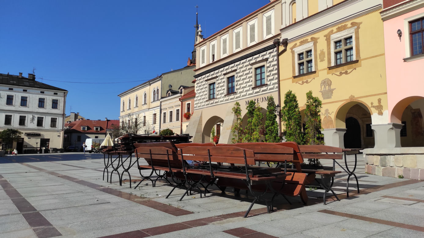 Znikają parasolki z tarnowskiego rynku
