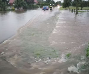 Cała wieś buduje wały przeciwpowodziowe