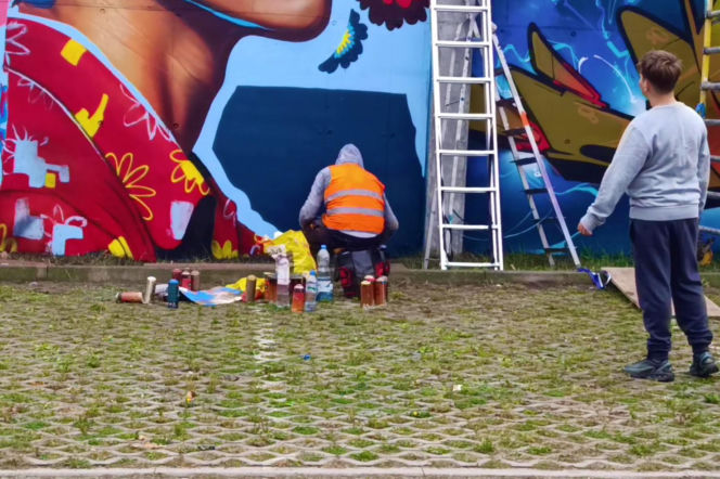 Street-art na murach aresztu