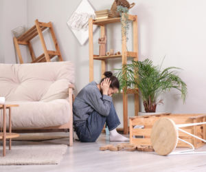 Jest niemal w każdym polskim domu. Przyciągnie nieszczęścia w 2026 roku. Podczas przedświątecznych porządków od razu to wyrzuć. . Pechowe przedmioty