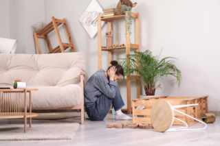 Jest niemal w każdym polskim domu. Przyciągnie nieszczęścia w 2026 roku. Podczas przedświątecznych porządków od razu to wyrzuć. . Pechowe przedmioty