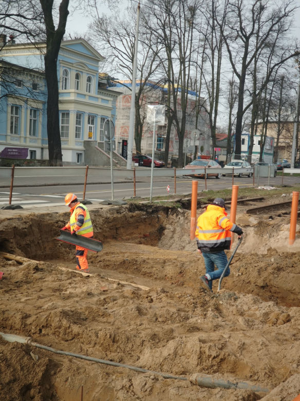 Przebudowa torowiska na pl. Szarych Szeregów