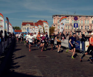 Bydgoski Bieg Urodzinowy 2019. Na stracie stanęło ponad 1300 biegaczy! [ZDJĘCIA, WIDEO]
