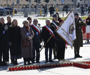 Rocznica katastrofy smoleńskiej. Prezydent Nawrocki uczcił pamięć zmarłych