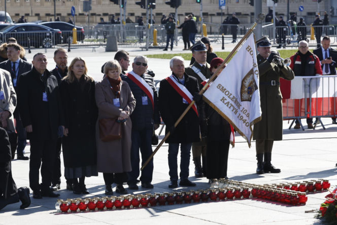 Rocznica katastrofy smoleńskiej. Prezydent Nawrocki uczcił pamięć zmarłych