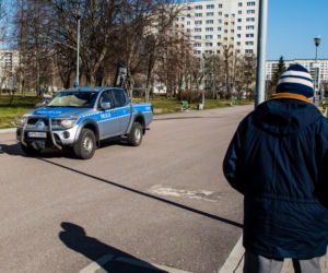 Koronawirus w Trójmieście. Zostań w domu - apeluje policja przez megafony i drony [ZDJĘCIA]