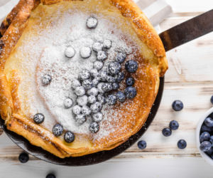 Duński omlet w stylu hygge: przepis na omlet z pieca