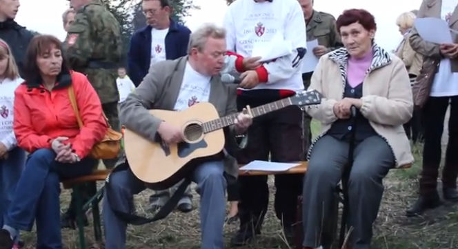 Janusz Wojciechowski śpiewa