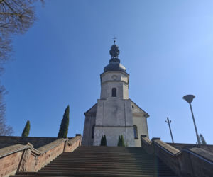 Kamienne schody do nieba. Niezwykła świątynia we wsi Wzdół Rządowy