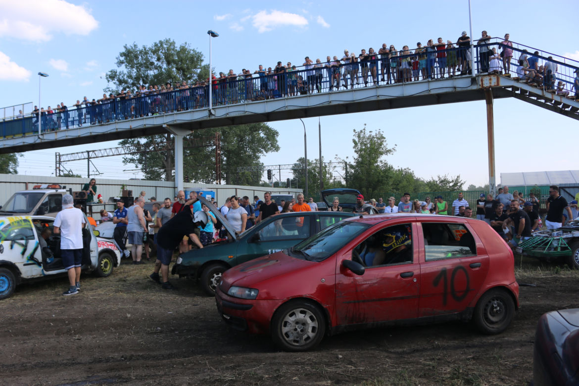 Charytatywny Wrak Race. Andrzej z Plutycz i Adam Kraśko zbierali pieniądze dla chorej Dominiki