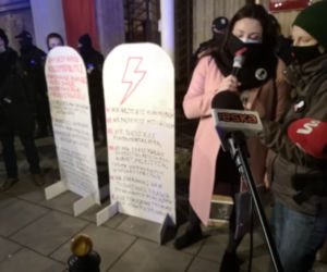 Protesty kobiet 9.11.2020. Manifestacje przed MEN