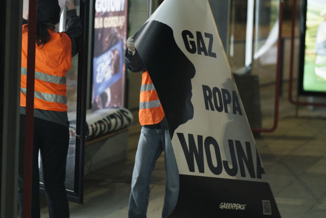 Nocna akcja aktywistów Greenpeace w Warszawie