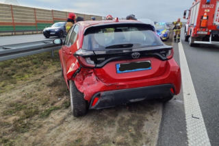 Karambol na A2! Siedem aut w zderzeniu pod Skierniewicami. Trasa zablokowana, gigantyczne korki