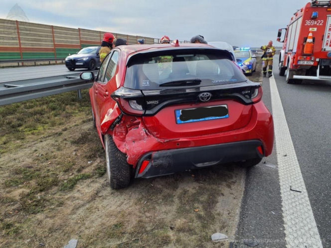 Karambol na A2! Siedem aut w zderzeniu pod Skierniewicami. Trasa zablokowana, gigantyczne korki