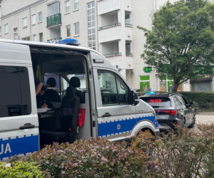 84-latka pod kołami ciężarówki w Warszawie. Dramatyczna walka o życie