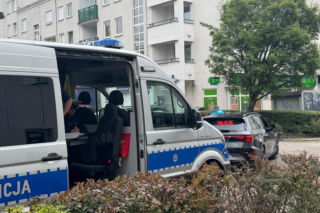 84-latka pod kołami ciężarówki w Warszawie. Dramatyczna walka o życie