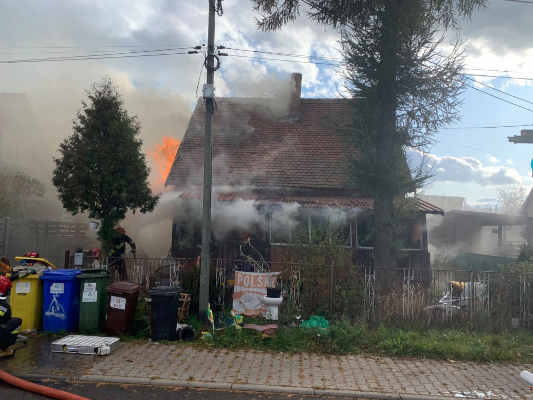 Pożar w Bytomiu. Dom jednorodzinny doszczętnie spłonął 