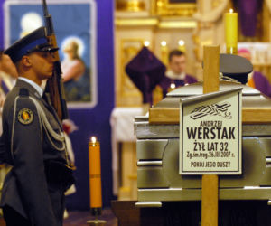 Koszmarna strzelanina w Sieradzu. Strażnik więzienny zabił trzech policjantów. Mija 15 lat od tragedii 