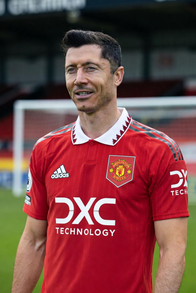 Robert Lewandowski w koszulkach różnych klubów