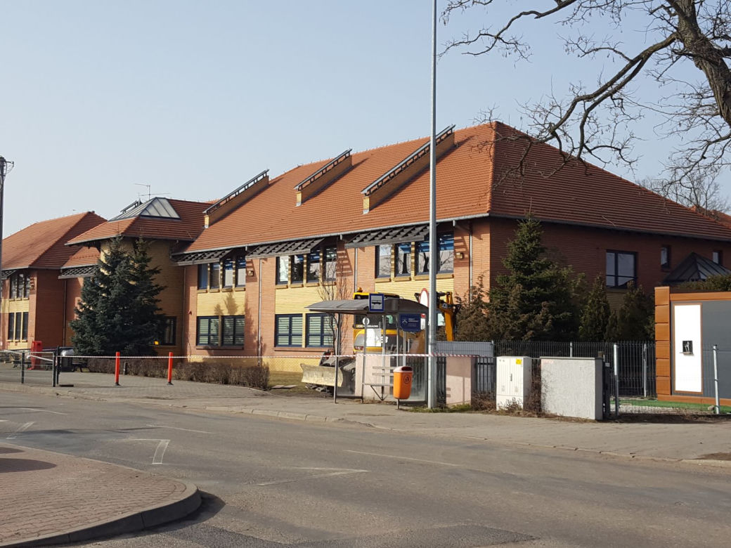 Przy Szkole Podstawowej nr 5 w Lesznie znaleziono niewybuch
