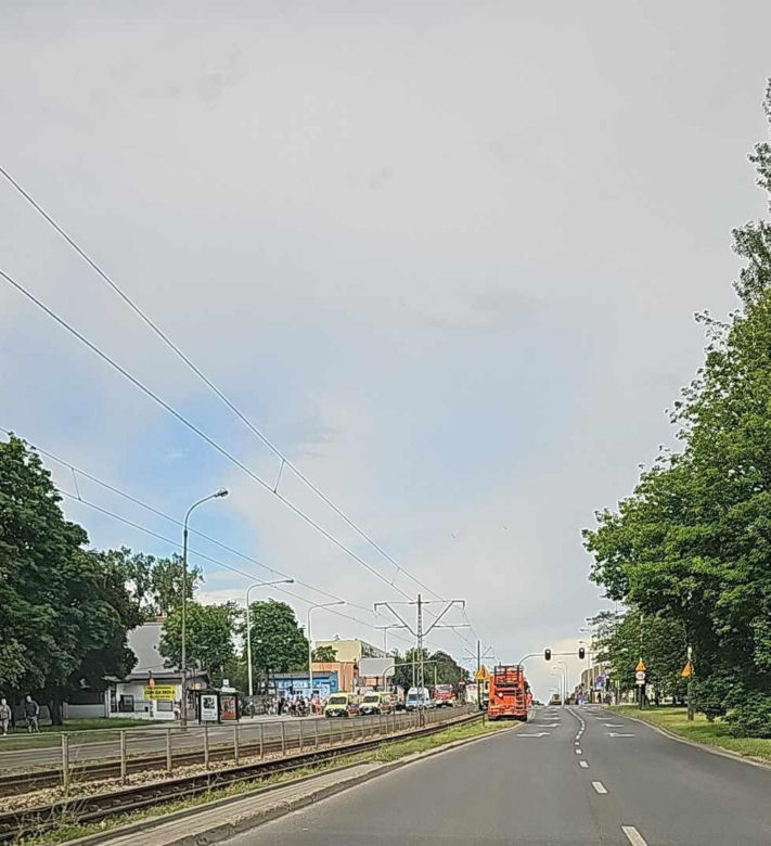 Łódź. Fatalny wypadek karetki! Kilka osób zabranych do szpitala [ZDJĘCIA]