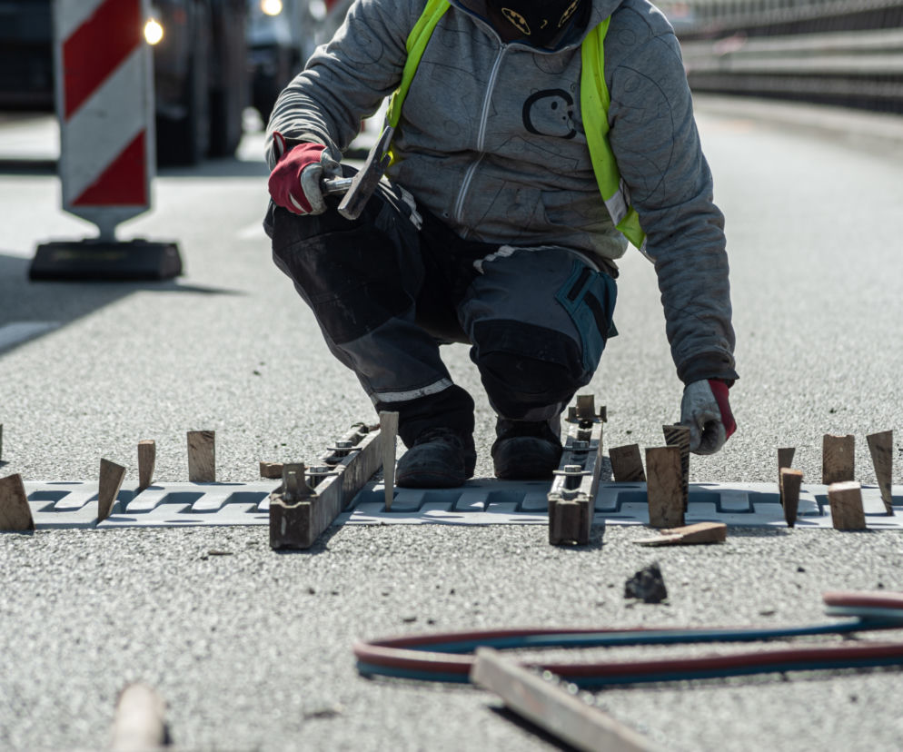 Drogowcy pracują na Trasie Siekierkowskiej