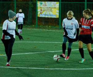 Męski sport? Chyba nie. Dziewczyny zagrały w spódnicach! Zobaczcie zdjęcia