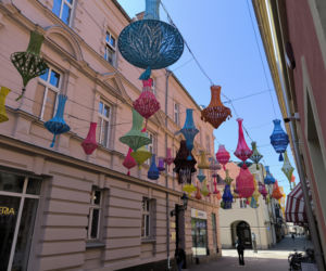 Nowe ozdoby na leszczyńskich ulicach. Wróblewskie w ferii barw.