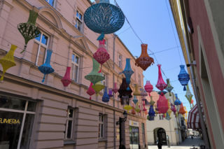 Nowe ozdoby na leszczyńskich ulicach. Wróblewskie w ferii barw.