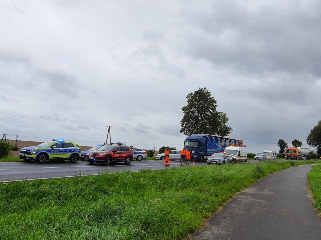 Smiertelny wypadek na trasie Bonin-Koszalin. Trzech nastolatkow z BMW zginelo w zderzeniu z tirem [ZDJECIA]