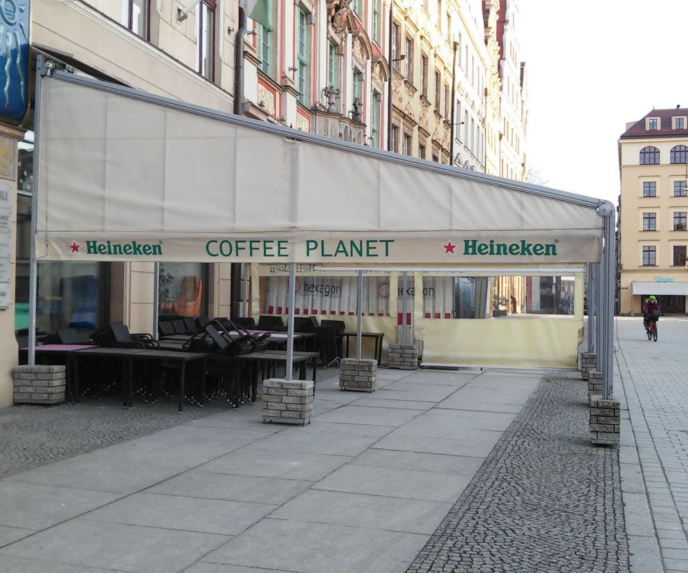 Restauracyjne ogródki pojawiają się jednak w tym sezonie na wrocławskim rynku
