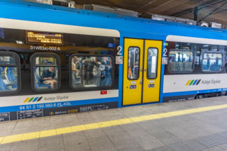 Ogromne utrudnienia na kolei w Katowicach. Zerwana sieć trakcyjna