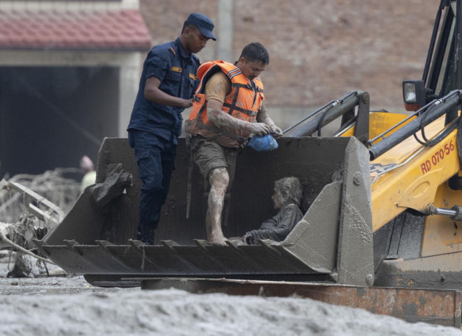 Horror w Nepalu. Odnaleziono zwłoki 270 osób. 1300 zaginionych!
