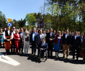 Mazowsze dostało autokary i rondo. Zespół pieśni i tańca świętuje w Otrębusach