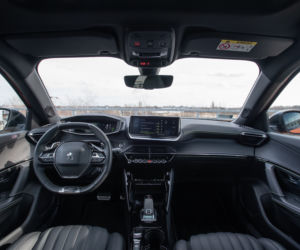 Peugeot 2008 GT Line vs Renault Captur Intens