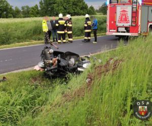 Motocyklista nagle zjechał z drogi i uderzył skarpę! Tragiczny wypadek pod Włocławkiem [ZDJĘCIA] 