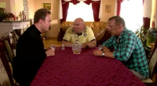 Ranczo 8 sezon. Hadziuk (Bogdan Kalus), Solejuk (Sylwester Maciejewski), ksiądz Robert (Bartłomiej Kasprzykowski)