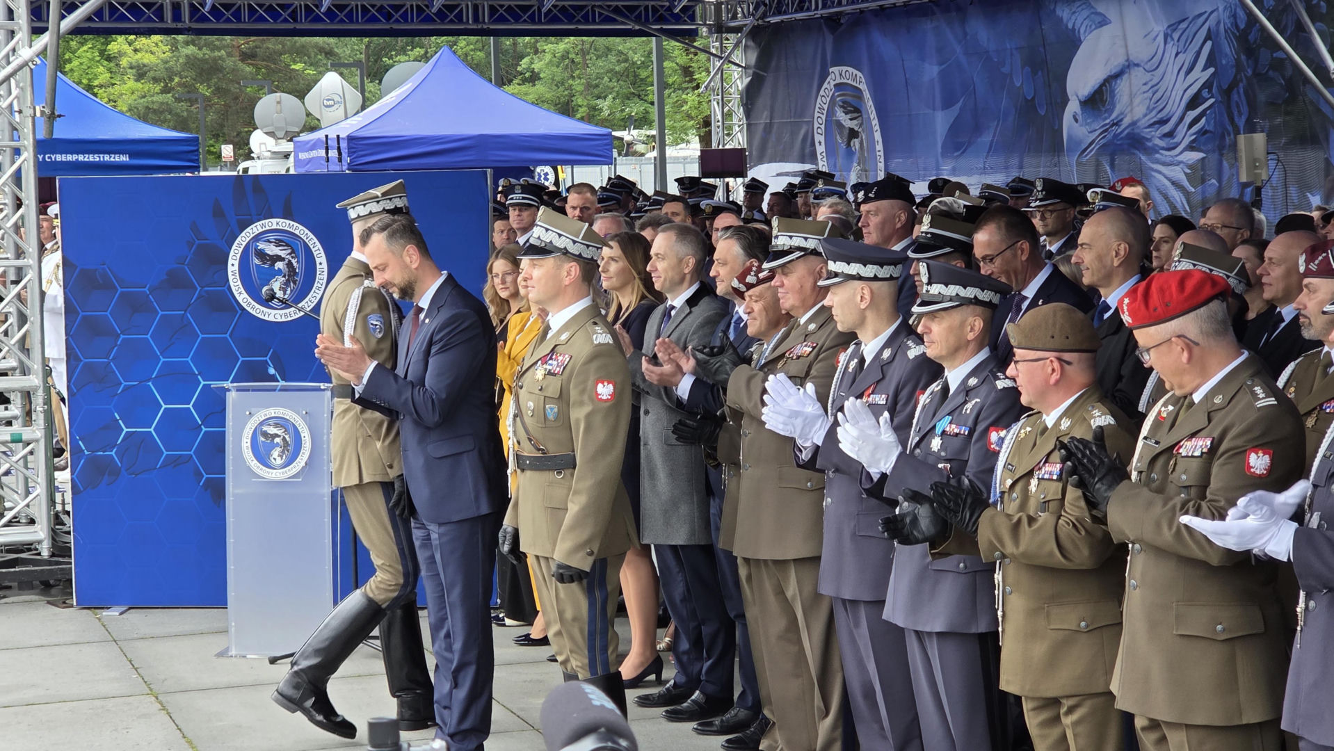 „Budowaliśmy samolot w trakcie lotu z pożarem”. Generał Molenda przechodzi do NATO