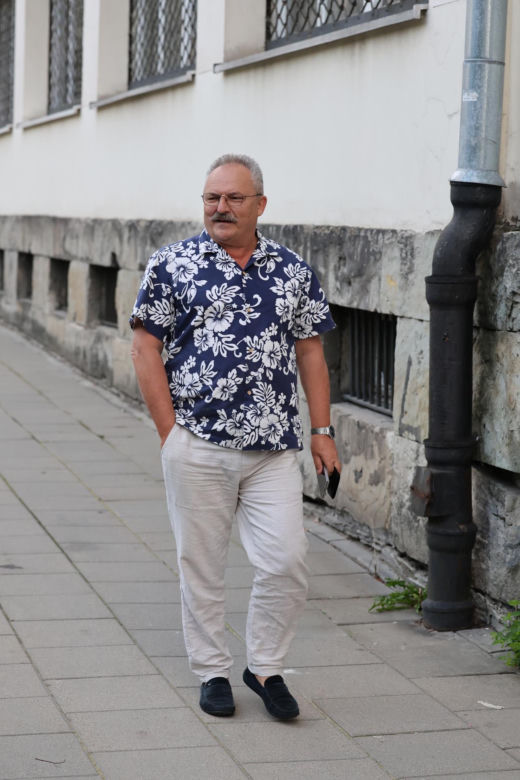 Zamiast na Nowogrodzkiej, Morawiecki i jego stronnicy spotkali się przy Konopnickiej. Były cukierki dla dziennikarzy