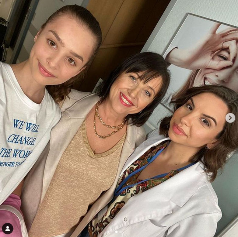 M jak miłość po wakacjach 2021. Karolina (Oliwia Motyka-Radłowska), Aneta (Ilona Janyst), Iwona Kryńska (Hanna Śleszyńska)