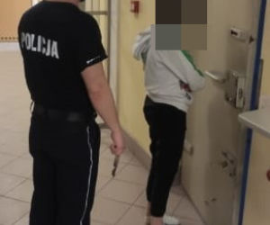 Postanowiły ZASTRASZYĆ byłego chłopaka. Wywołały POŻAR. Spłonęły drzwi i PIES! 